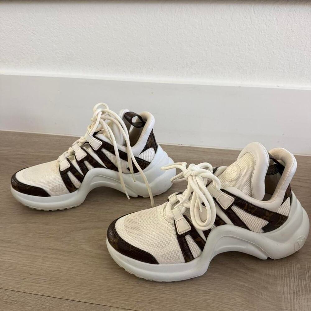 Louis vuitton patent monogram lv